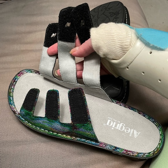 Alegria embellished sandals - Picture 4 of 8